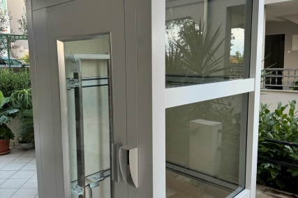 Vanjsko invalidsko dizalo u privatnoj kući – ključ u ruke i pristupačnost bez kompromisa